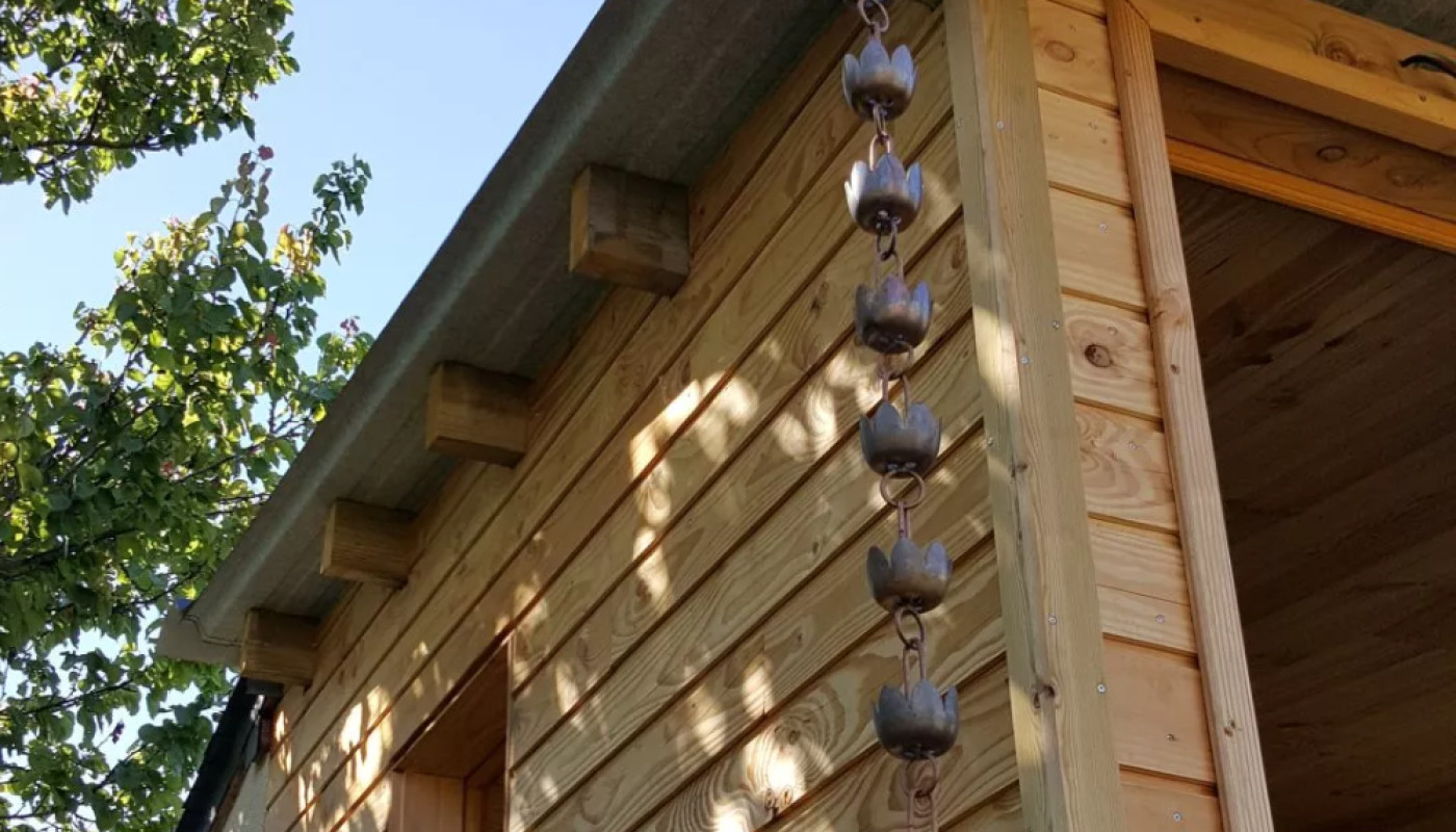 Rain Chains Europe proposes you to add a Japanese touch on your gutters !